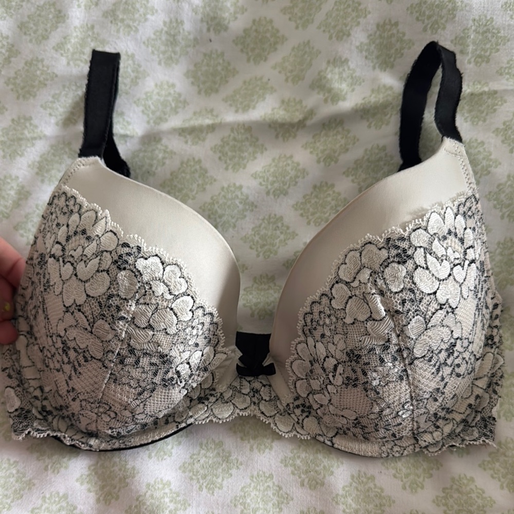 Victoria’s Secret bra 32DD #027